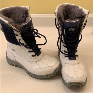 UGG SNOW BOOTS SIZE 6 1/2